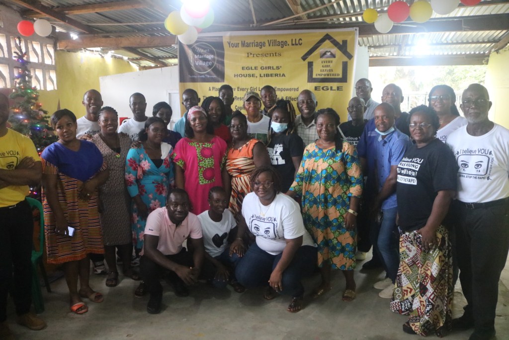Attendees-at-the-EGLE-Girls-House-launching-program-in-a-group-photo.